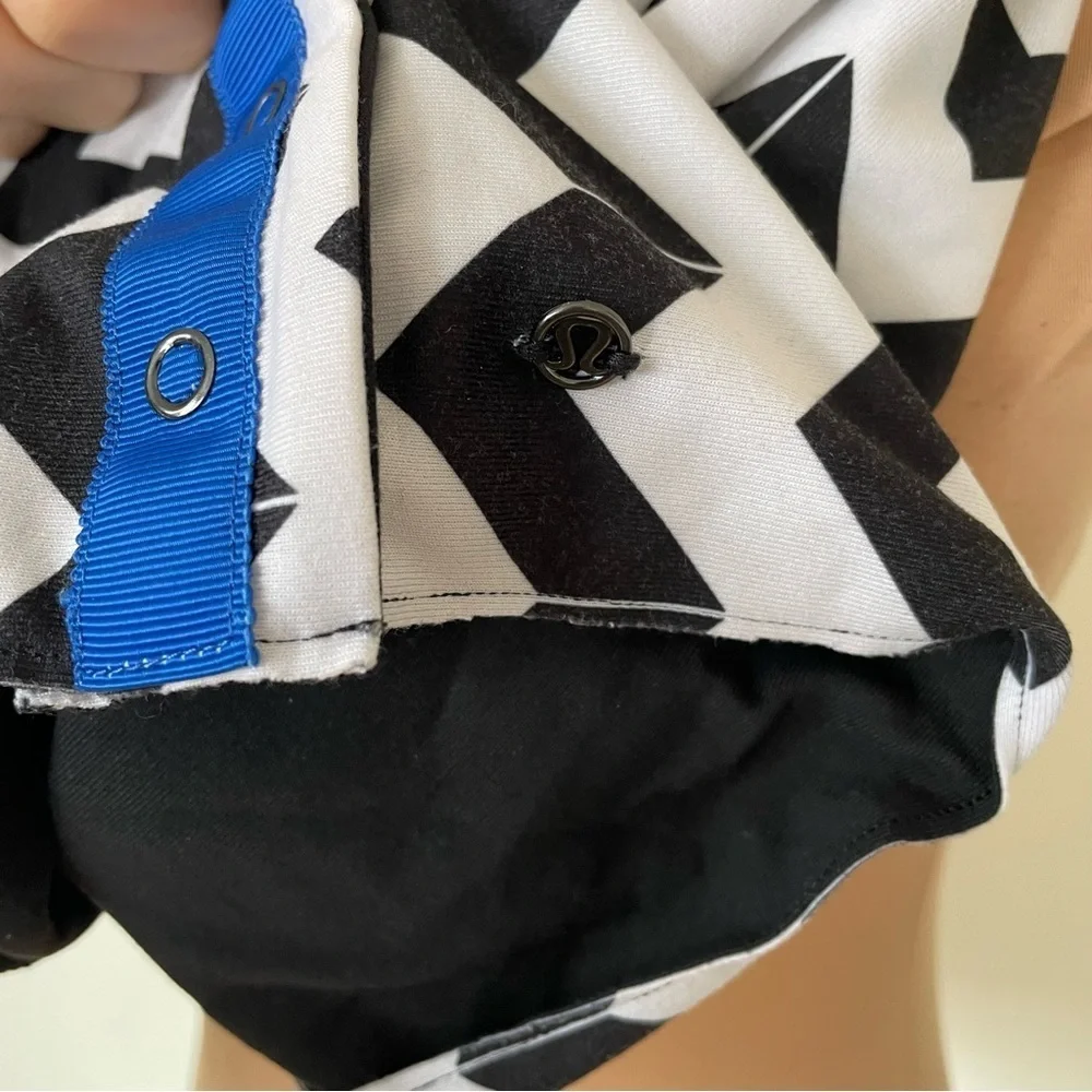 Lululemon Vinyasa Scarf Luon Light Arrow Chevron White Black Snap Button EUC OS
